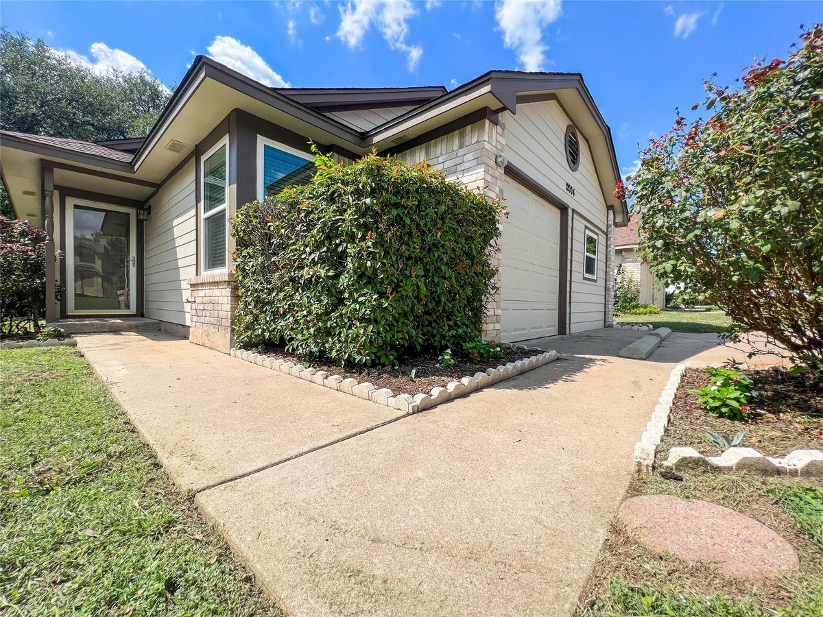 Primary bedroom at 12004 Thompkins Dr - 3 bed 2 bath home