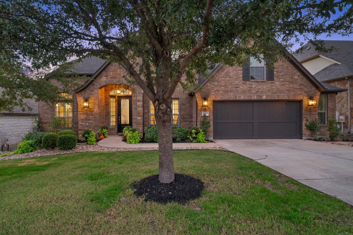 12013 Palisades Pkwy - front exterior - Luxury home in Steiner Ranch Ph 6-B, Austin, TX