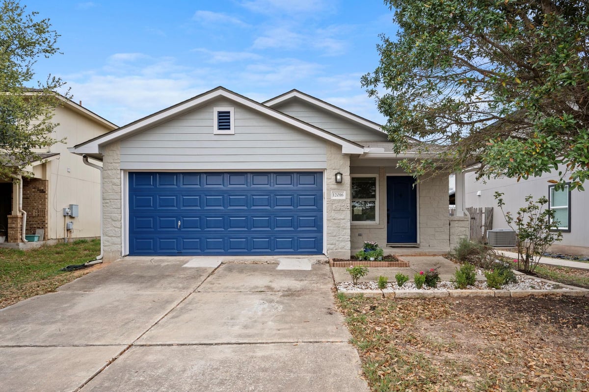 View 12016 Plains Valley Dr in Stoney Ridge Ph B Sec 01 12016 Plains Valley Dr - front exterior - Luxury home in Stoney Ridge Ph B Sec 01, Del Valle, TX
