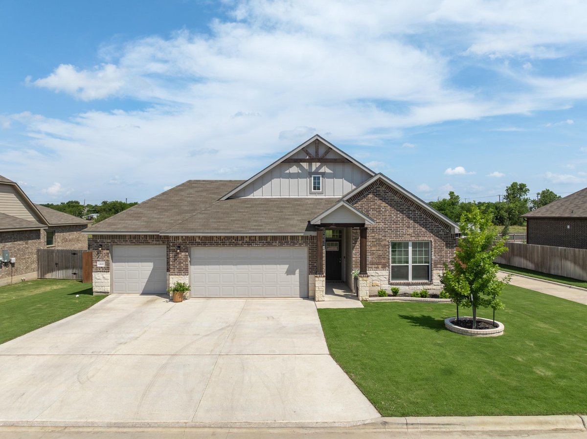 View 1202 Carnaby DR in Hills/Westwood Ph Iv 1202 Carnaby DR - front exterior - Luxury home in Hills/Westwood Ph Iv, Temple, TX