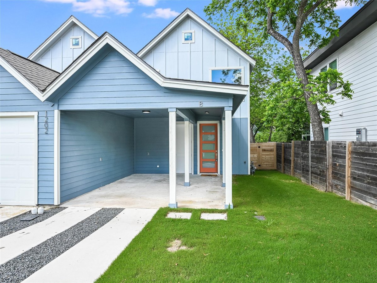View 1202 Cometa St Unit #B in Chernosky 09 1202 Cometa St Unit #B - front exterior - Luxury home in Chernosky 09, Austin, TX