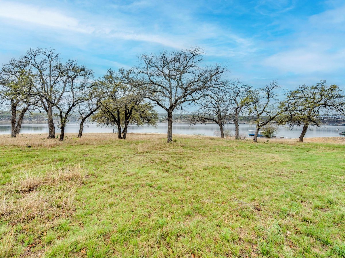 Primary bedroom at 1202 Dusk Ct - Emerald Bend Sec 01, Lago Vista, TX