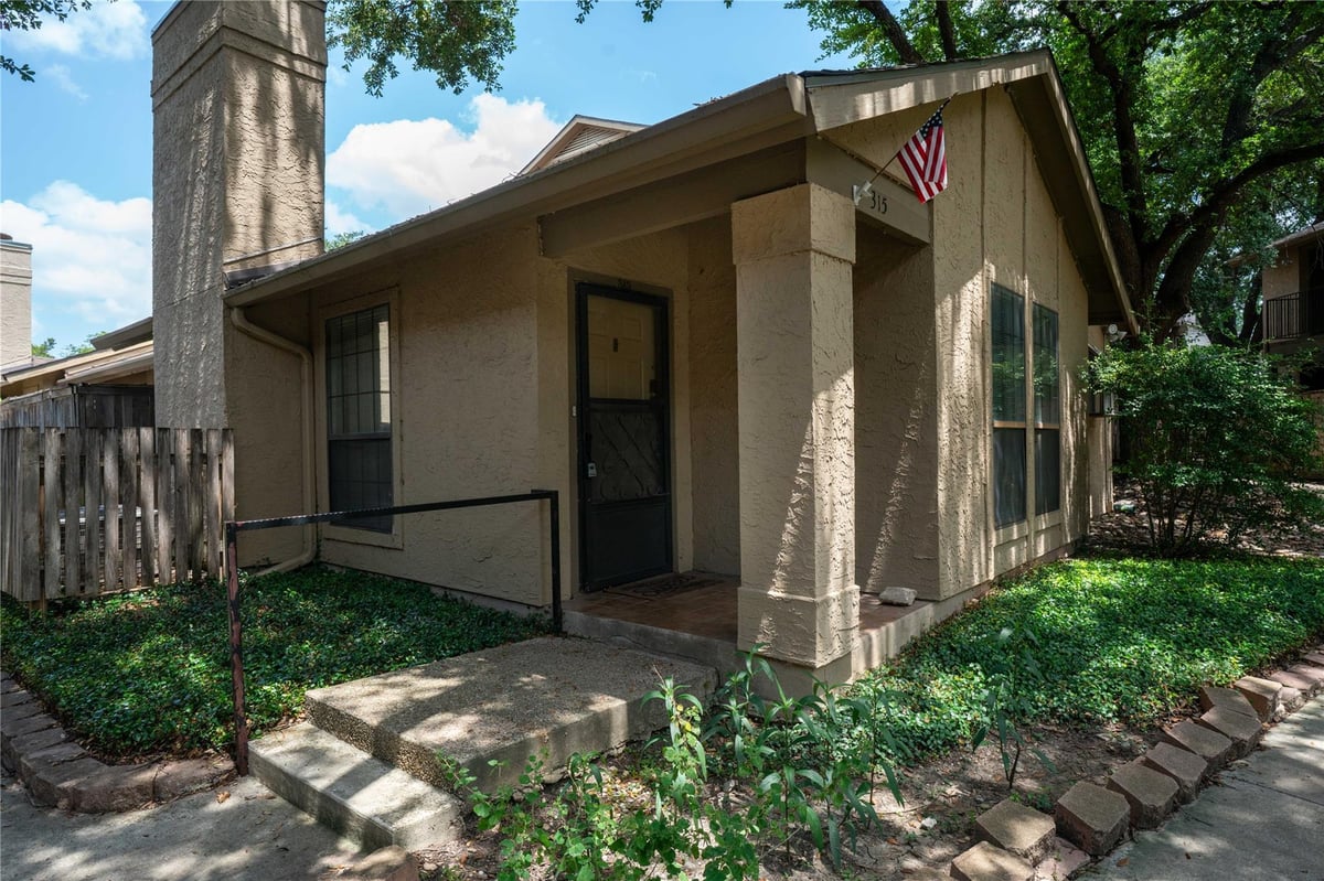 View 1202 Thorpe LN Unit #315 in Village At Springtown Condos 1202 Thorpe LN Unit #315 - property photo 1 - Luxury home in Village At Springtown Condos, San Marcos, TX