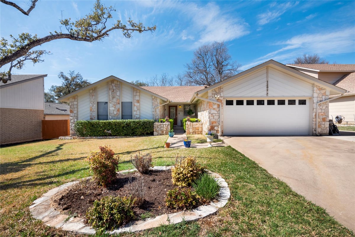 View 12022 Carmel Park LN in Milwood Sec 01 Ph 01 12022 Carmel Park LN - property photo 1 - Luxury home in Milwood Sec 01 Ph 01, Austin, TX