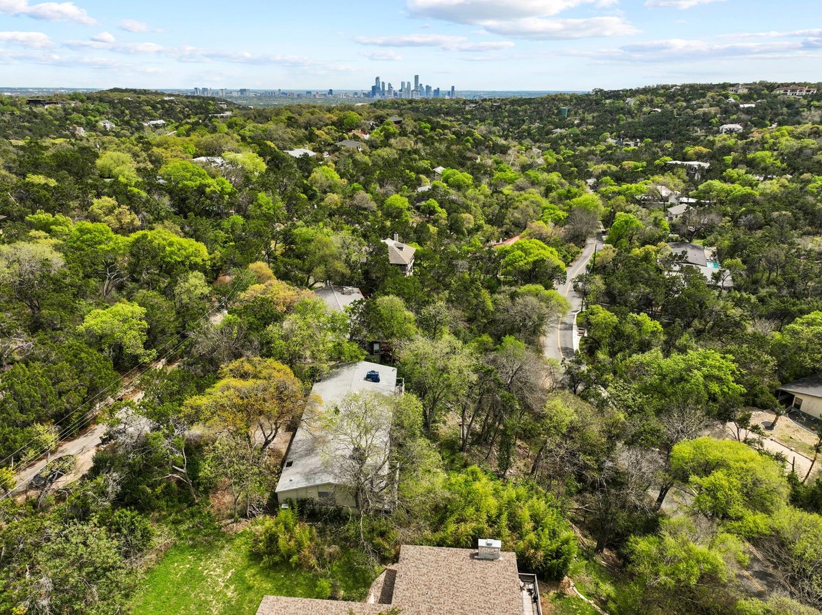 Primary bedroom at 1204 Yaupon Valley Rd - Stonehedge Estates, West Lake Hills, TX