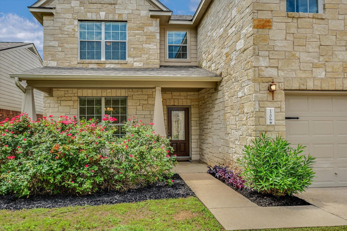 1206 Horseshoe Ranch DR - front exterior - Luxury home in Lakeline Ranch Ph 06, Leander, TX