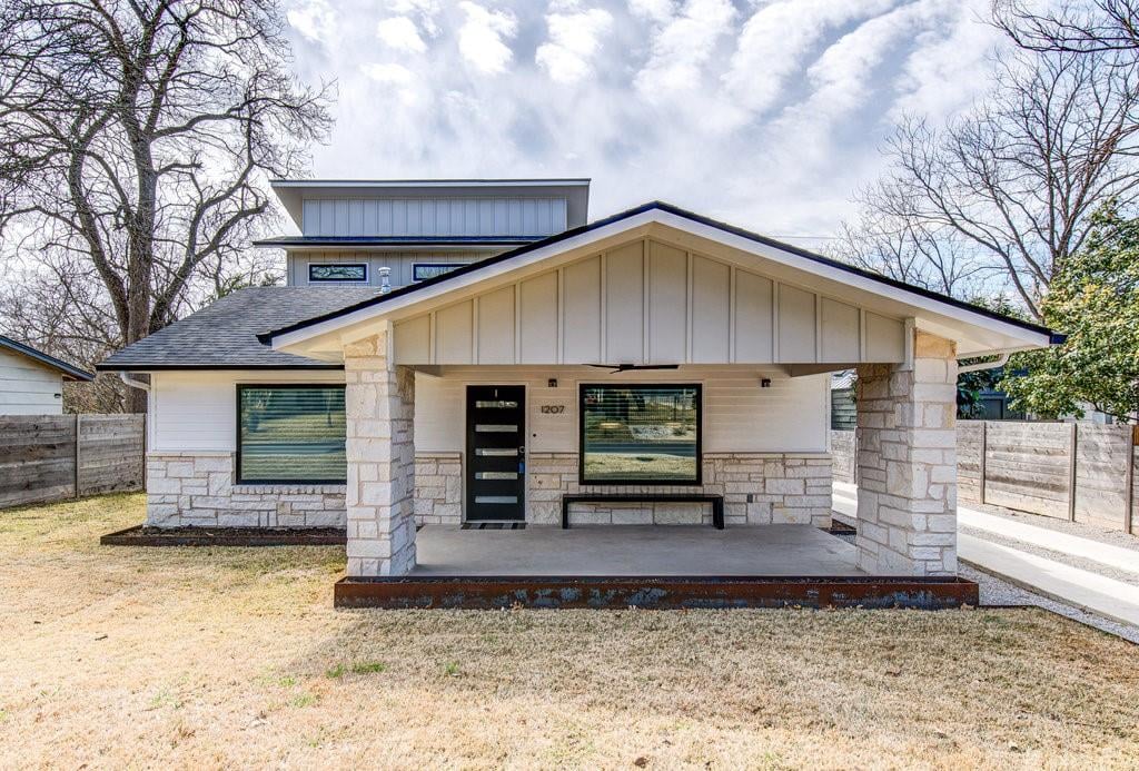 View 1207 Green Forest Dr Unit #1 in 1207 Green Forest Drive Condominiums 1207 Green Forest Dr Unit #1 - front exterior - Luxury home in 1207 Green Forest Drive Condominiums, Austin, TX