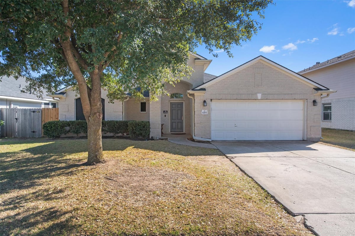 View 1207 Utopia LN in Enclave/Brushy Crk Sec 01 1207 Utopia LN - front exterior - Luxury home in Enclave/Brushy Crk Sec 01, Hutto, TX