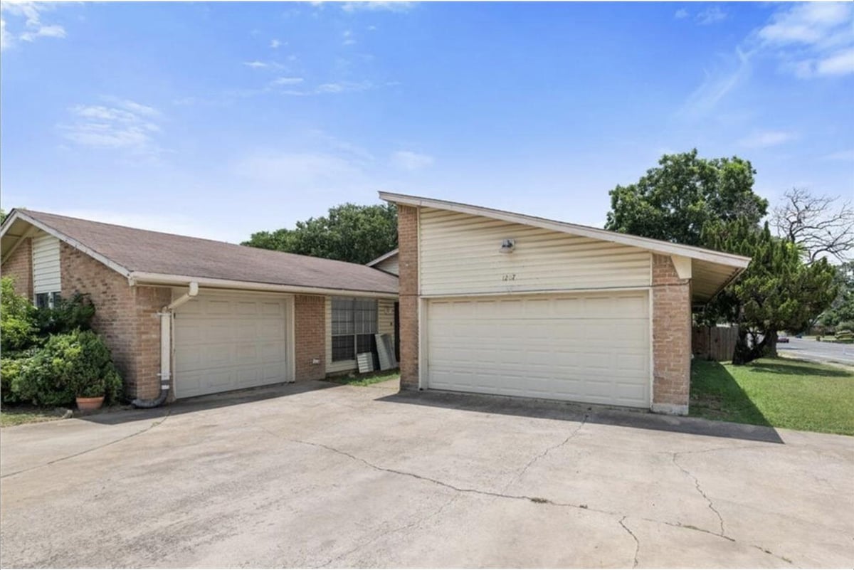 View 1207 W Rundberg LN in Quail Creek Ph 02 Sec 05 1207 W Rundberg LN - front exterior - Luxury home in Quail Creek Ph 02 Sec 05, Austin, TX