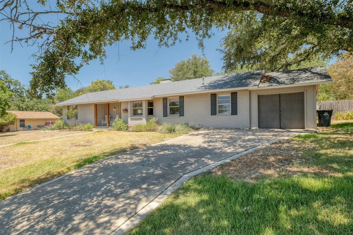 Kitchen at 1208 Country Club Rd - 3 bed 3 bath home