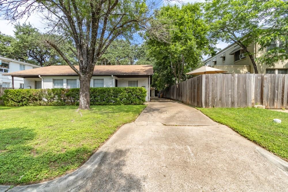 View 1208 Shelley Ave Unit #B in Shelley Heights 1208 Shelley Ave Unit #B - property photo 1 - Luxury home in Shelley Heights, Austin, TX