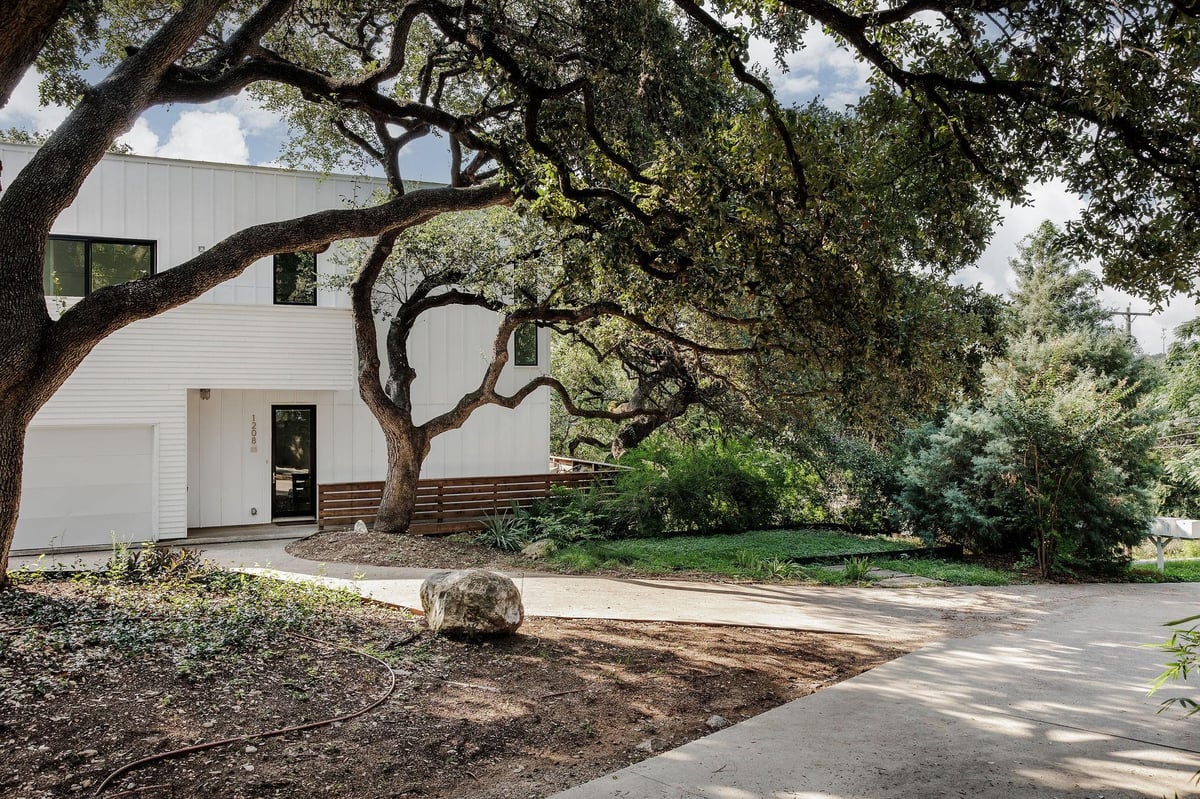 View 1208 Woodland Ave Unit #1 in Quercus Condo 1208 Woodland Ave Unit #1 - front exterior - Luxury home in Quercus Condo, Austin, TX