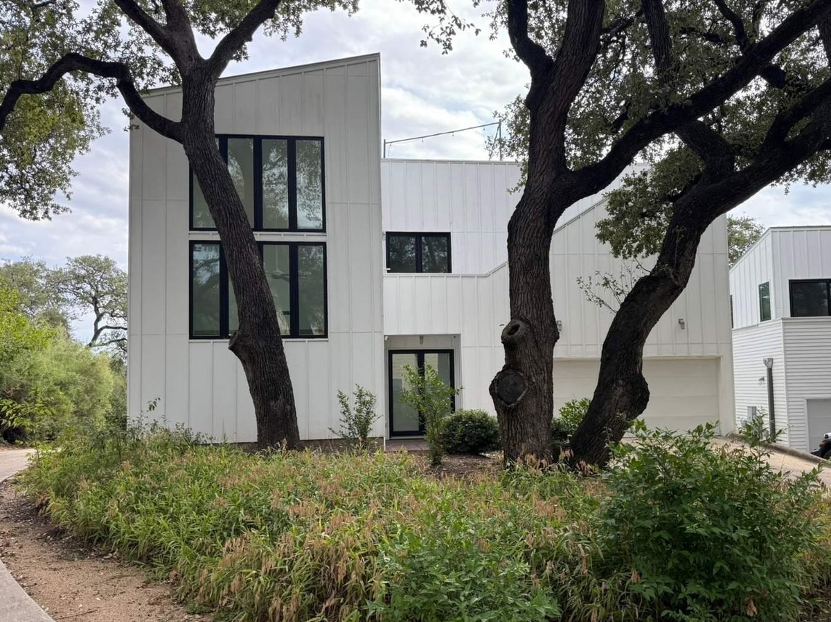 View 1208 Woodland Ave Unit #A in Quercus Condo 1208 Woodland Ave Unit #A - property photo 1 - Luxury home in Quercus Condo, Austin, TX
