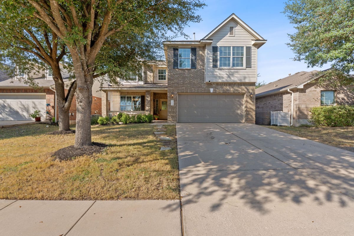Living area at 1209 Alpine Mountain Dr - 4 bed 2 bath home