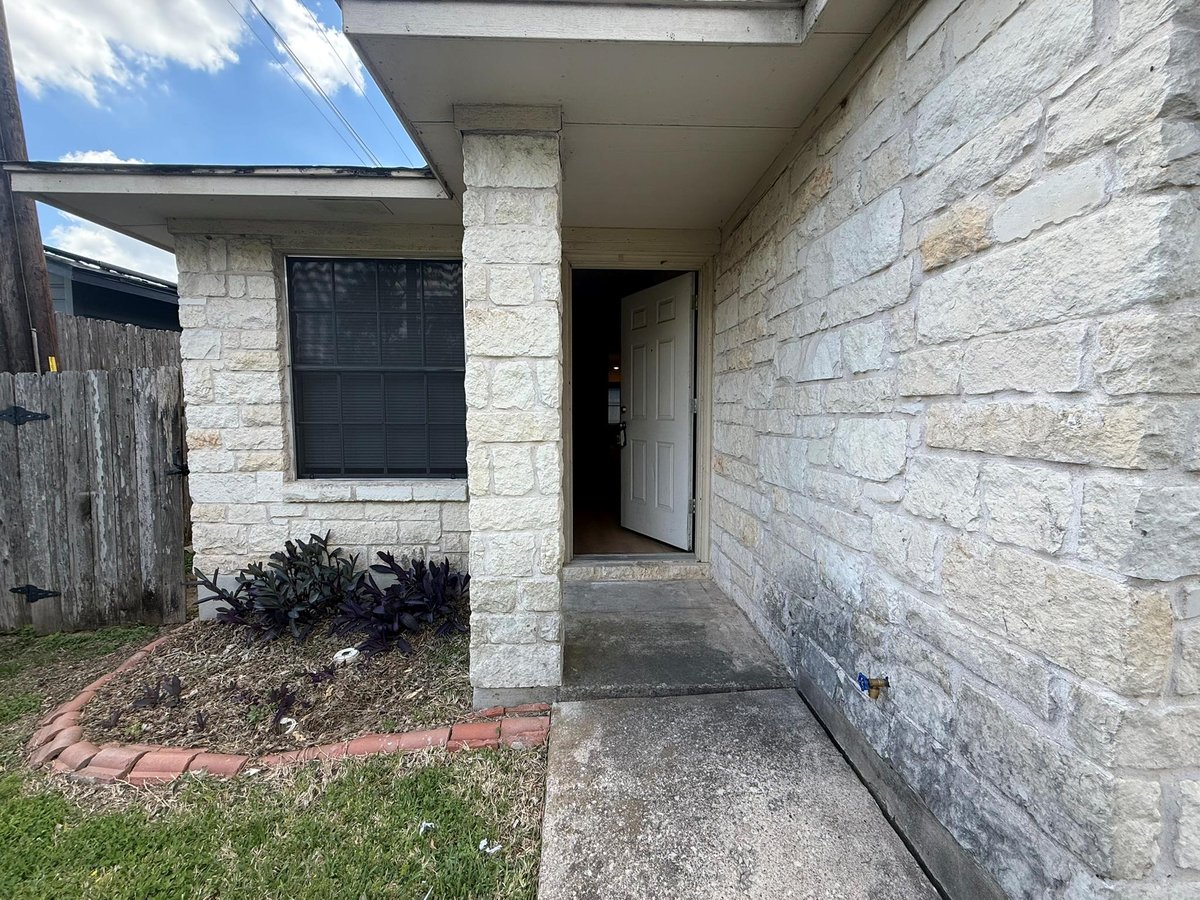 View 1209 Armadillo RD Unit #A in Woodhue Heights I 1209 Armadillo RD Unit #A - property photo 1 - Luxury home in Woodhue Heights I, Austin, TX