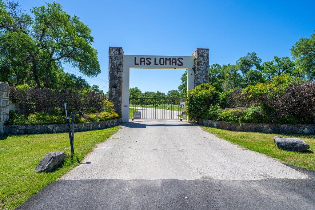 View 121 Calleja Verde in Las Lomas Sec 2 121 Calleja Verde - front exterior - Luxury lot in Las Lomas Sec 2, Wimberley, TX