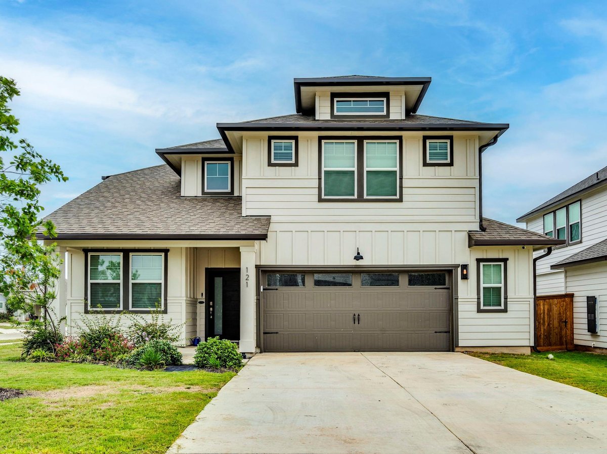 View 121 Camino Verde in Trace Sub Pa 2B Sec D 121 Camino Verde - front exterior - Luxury home in Trace Sub Pa 2B Sec D, San Marcos, TX
