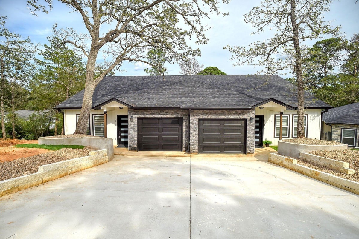 View 121 S Kanaio DR in Tahitian Village, 121 S Kanaio DR - front exterior - Luxury home in Tahitian Village,, Bastrop, TX