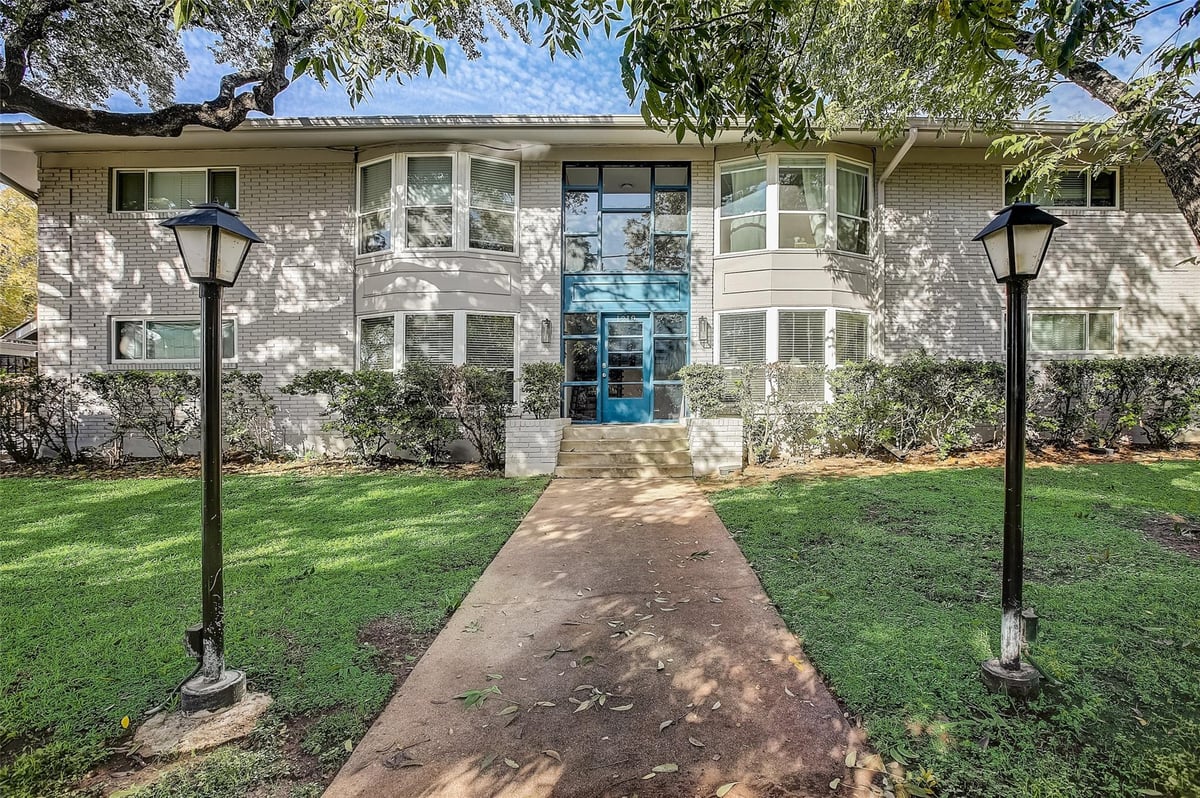 1210 Windsor RD Unit #101 - property photo 1 - Luxury home in Windsor Oaks Condo Amd, Austin, TX