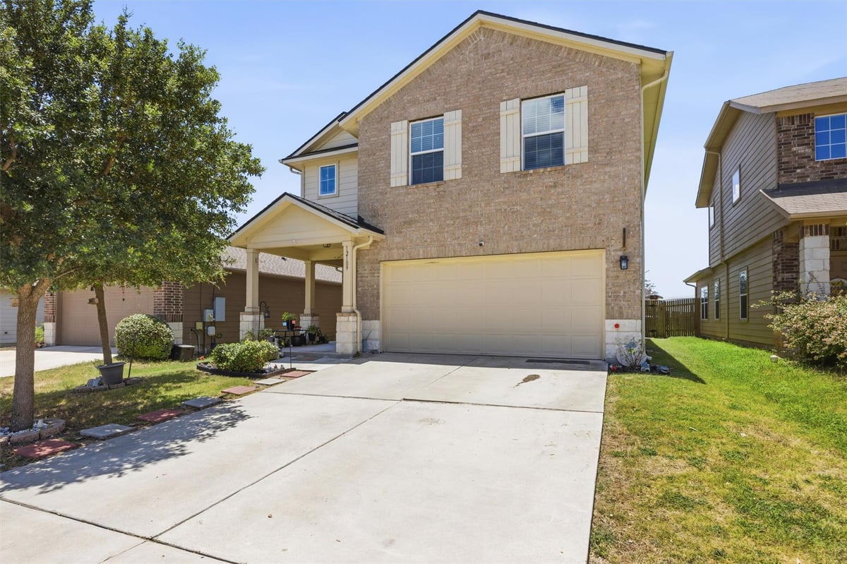View 12109 Waterford Run WAY in Stonewater 12109 Waterford Run WAY - front exterior - Luxury home in Stonewater, Manor, TX