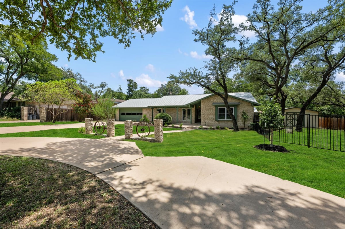 View 12111 Shetland Chase in Angus Valley 09 12111 Shetland Chase - front exterior - Luxury home in Angus Valley 09, Austin, TX