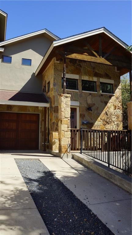 View 1212 Woodland Ave Unit #B in Woodland Grove I 1212 Woodland Ave Unit #B - property photo 1 - Luxury home in Woodland Grove I, Austin, TX