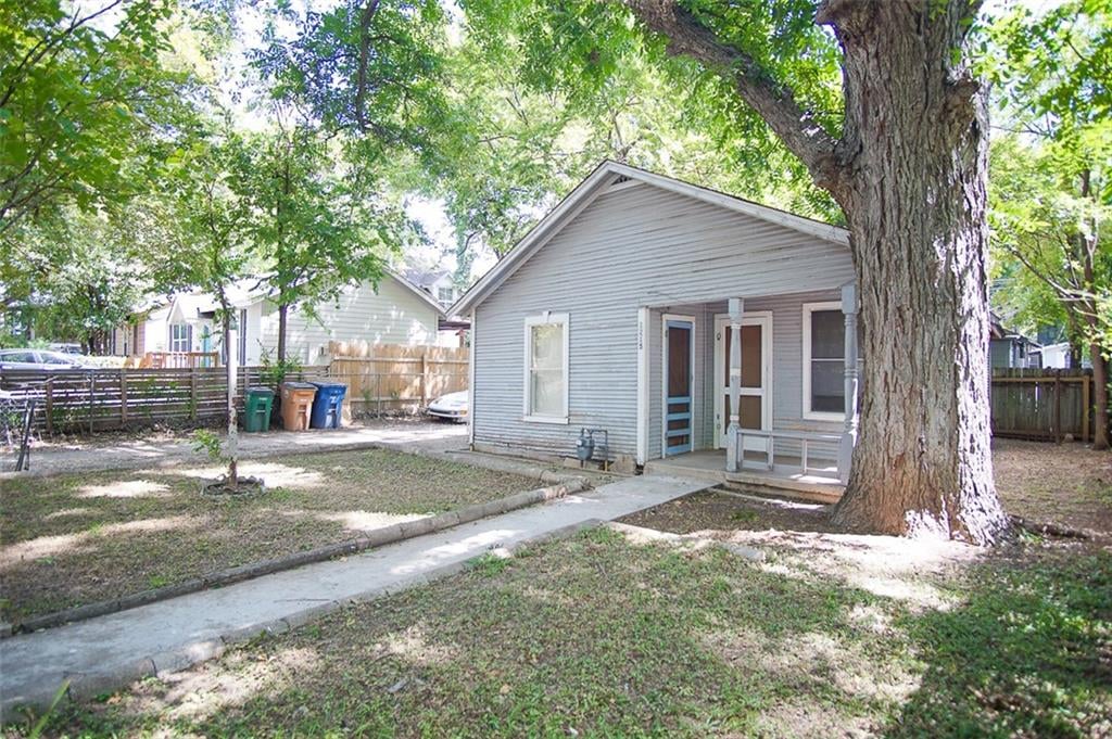 View 1215 Taylor St in Wendlandt & Staehely Resub 1215 Taylor St - front exterior - Luxury home in Wendlandt & Staehely Resub, Austin, TX