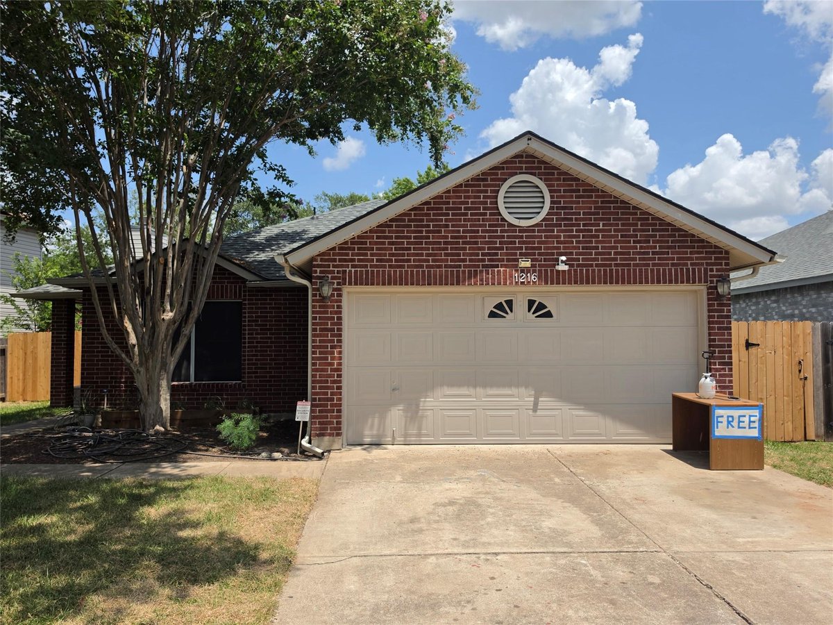 View 1216 Bradbury LN in Harris Ridge Ph 03 Sec 02 1216 Bradbury LN - property photo 1 - Luxury home in Harris Ridge Ph 03 Sec 02, Austin, TX
