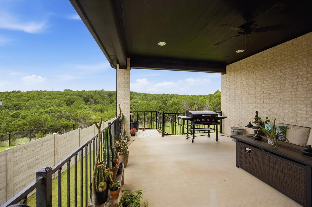 Living area at 1216 Summer Moon Dr - 5 bed 4 bath home