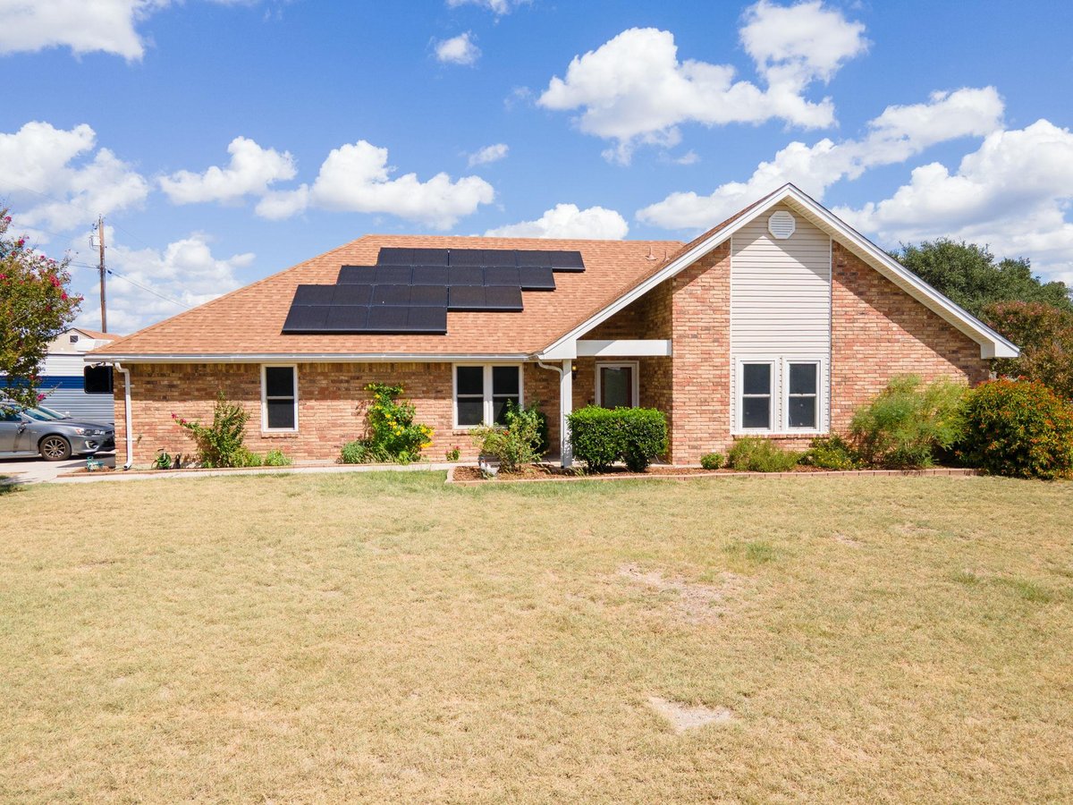 View 122 County Road 4936 in Bil Mar Estate 3rd Ext 122 County Road 4936 - front exterior - Luxury home in Bil Mar Estate 3rd Ext, Kempner, TX