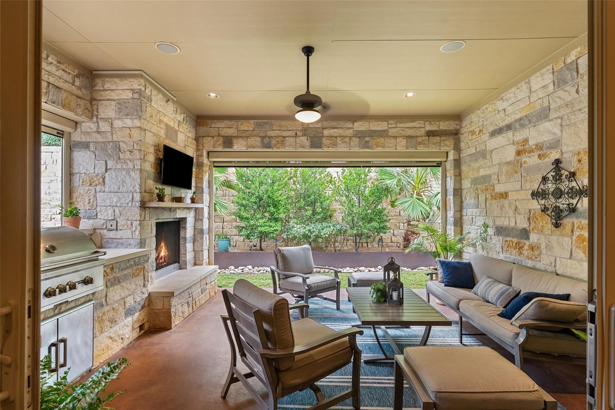 View 122 Feritti DR in Rough Hollow- East Rim 122 Feritti DR - property photo 1 - Luxury home in Rough Hollow- East Rim, Lakeway, TX