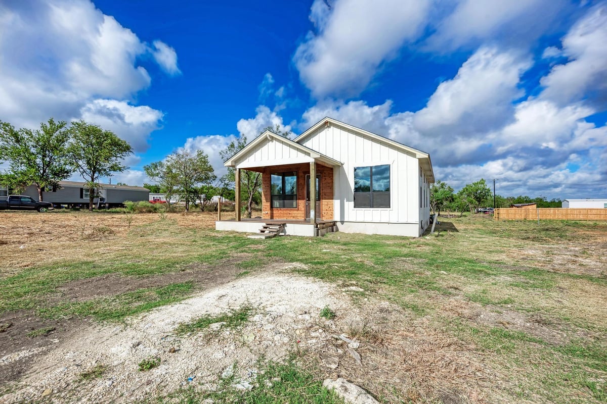 View 122 Los Fresnos DR in Los Milagros Ph 4 Sub 122 Los Fresnos DR - property photo 1 - Luxury home in Los Milagros Ph 4 Sub, Dale, TX