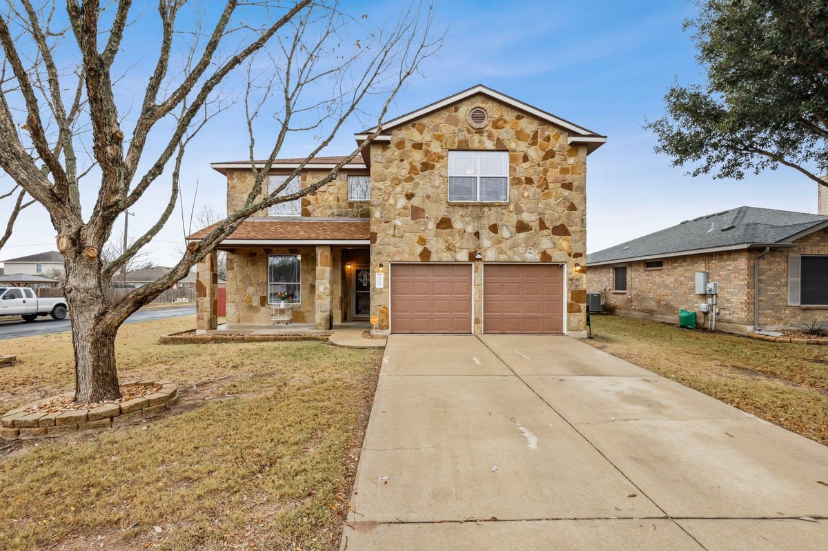 View 122 Mossy Rock Cv in Creek Bend Sec 3A 122 Mossy Rock Cv - front exterior - Luxury home in Creek Bend Sec 3A, Hutto, TX