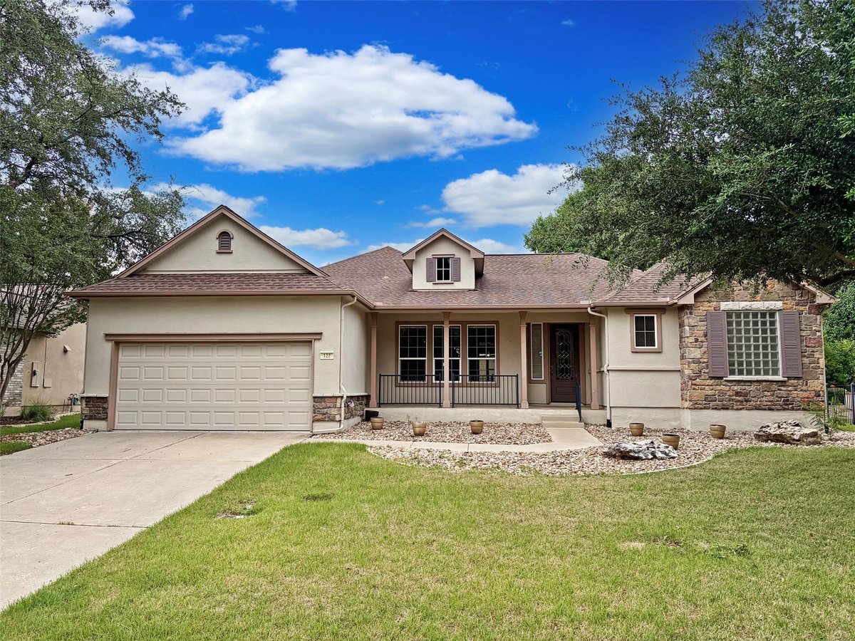122 Nolan DR - front exterior - Luxury home in Sun City Georgetown Ph 04A Neighborhood 15 Pu, Georgetown, TX
