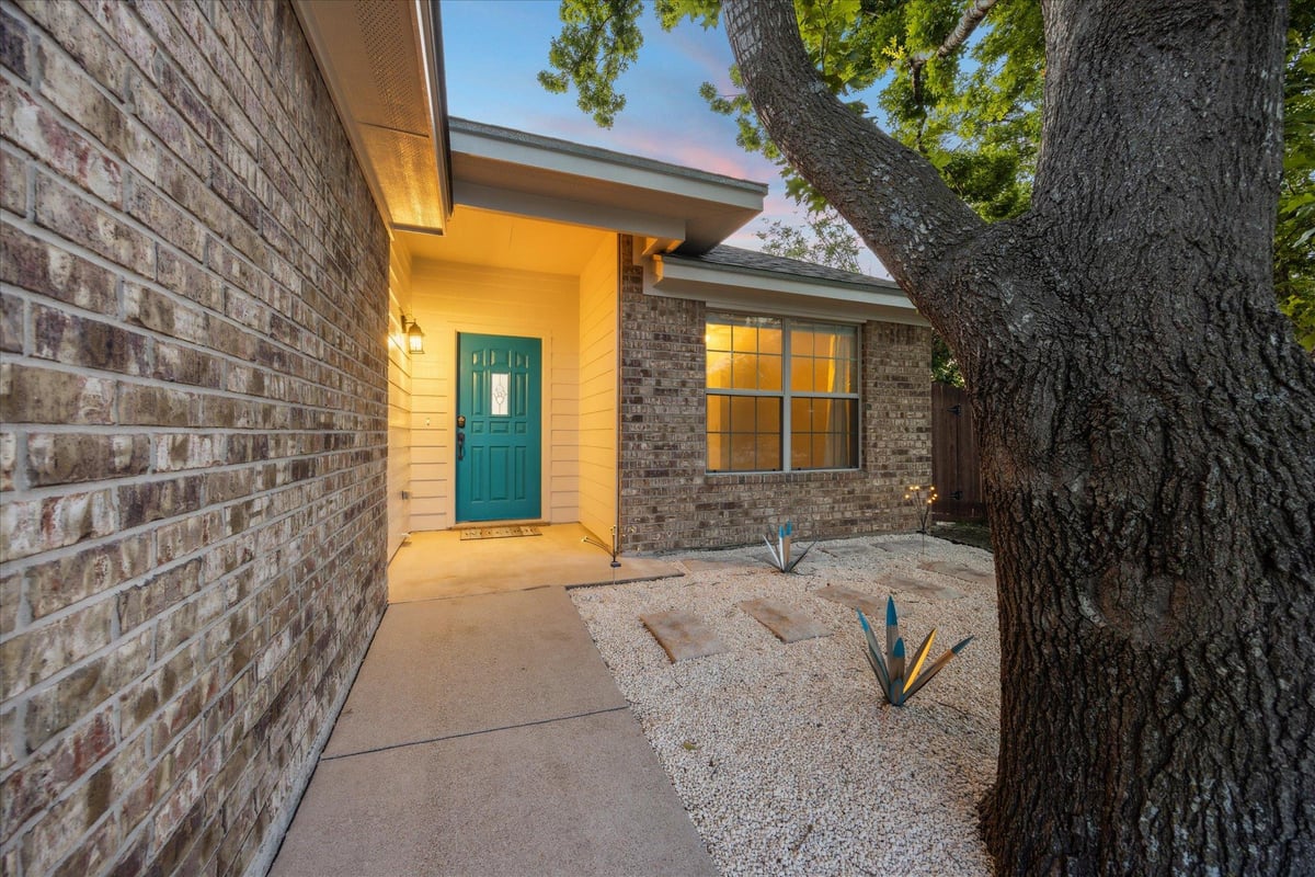 Kitchen at 1220 Redstone Dr - 3 bed 2 bath home
