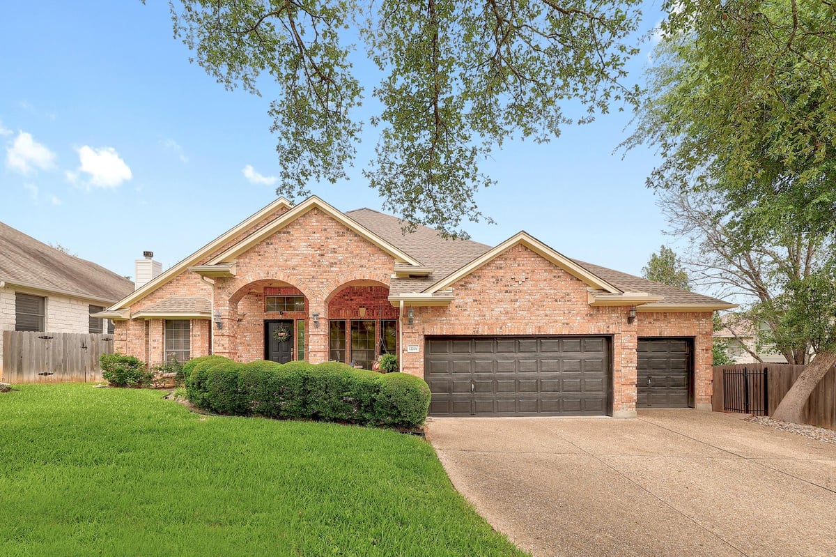 View 12204 Waterton Parke CIR in Parke Sec 05 12204 Waterton Parke CIR - property photo 1 - Luxury home in Parke Sec 05, Austin, TX