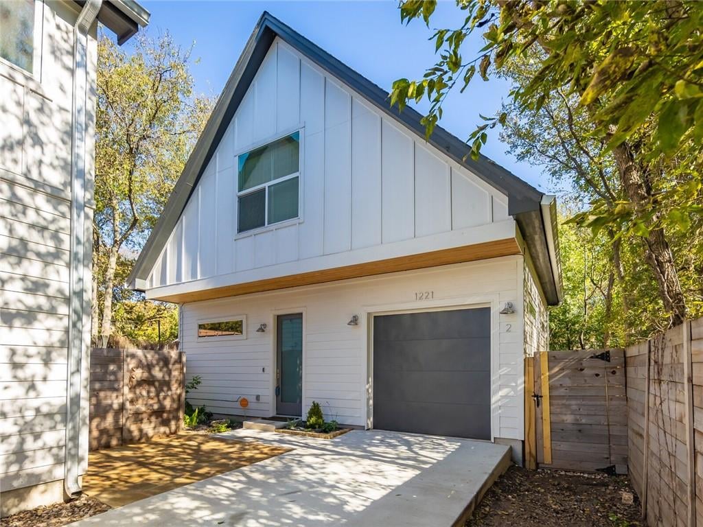 View 1221 Fort Branch Blvd Unit #2 in Lincoln Gardens 01 1221 Fort Branch Blvd Unit #2 - front exterior - Luxury home in Lincoln Gardens 01, Austin, TX