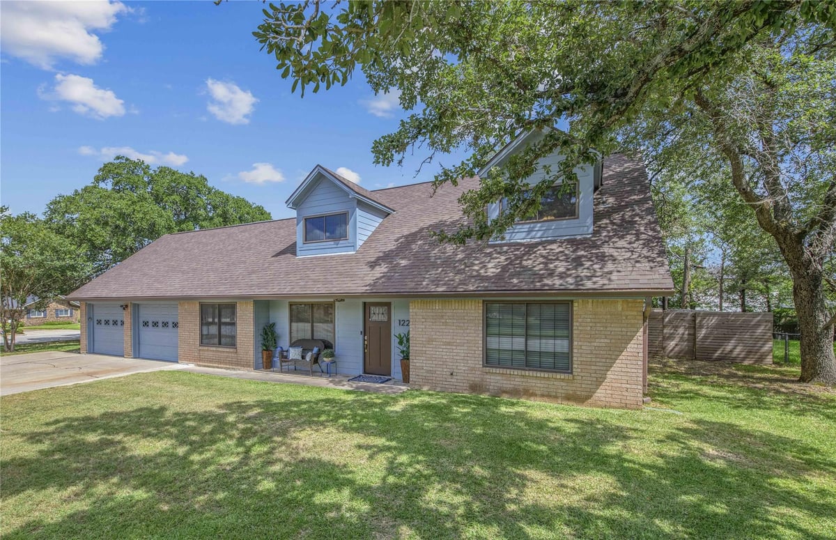 View 1222 N Ridgefield CIR in Ridgefield Ph 01 1222 N Ridgefield CIR - front exterior - Luxury home in Ridgefield Ph 01, College Station, TX