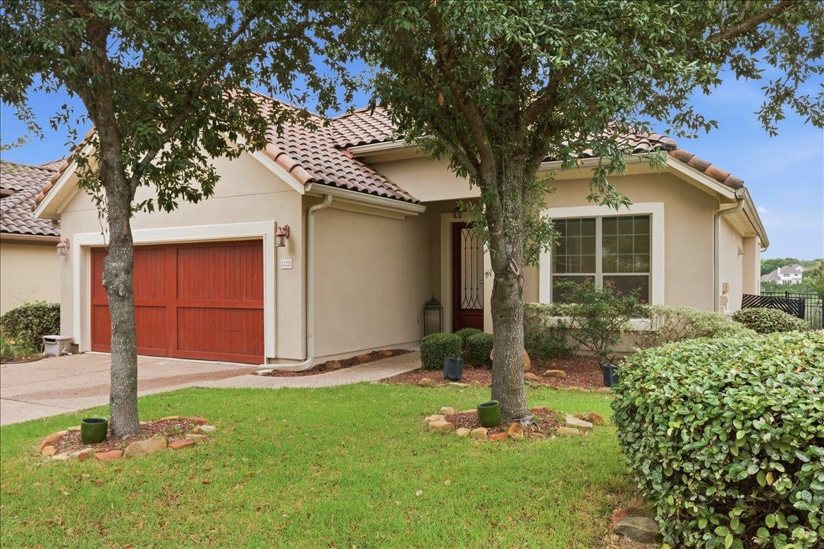 Living area at 12221 Fairway Cv - 3 bed 2 bath home