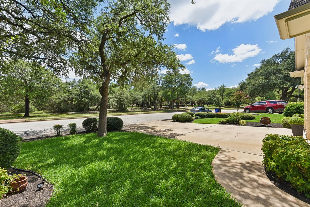 Living area at 1224 Fall Creek Loop - 5 bed 2 bath home