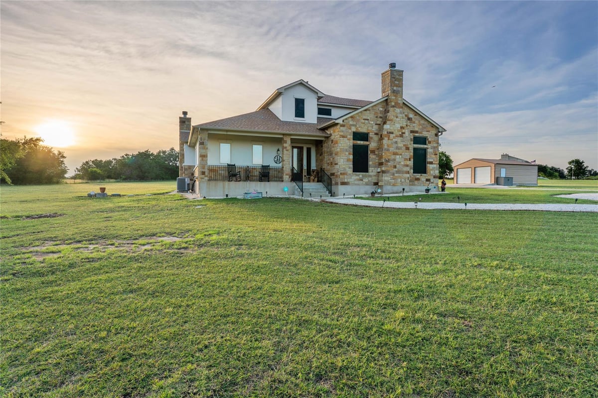 Virtual tour of 1224 Hidden Springs Dr