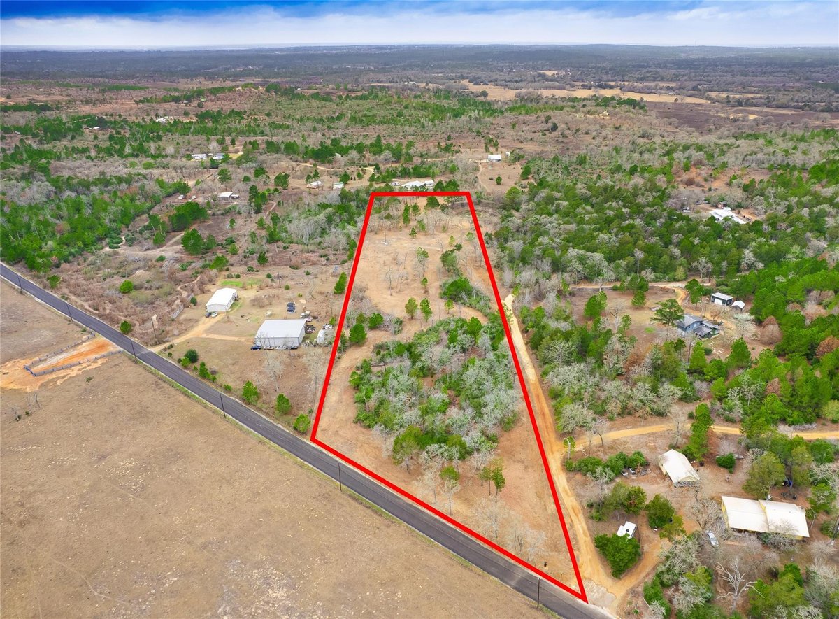 View 123 Abbey LN in Dromgoole, Thomas 123 Abbey LN - property photo 1 - Luxury lot in Dromgoole, Thomas, Smithville, TX