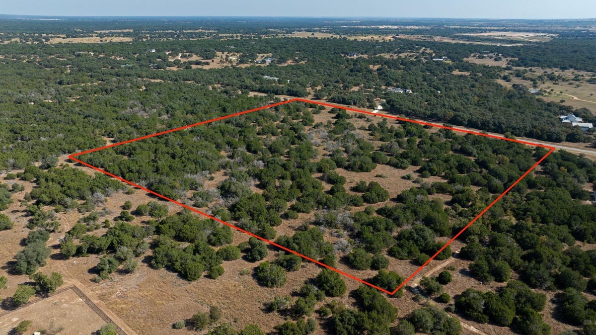 Living area at 123 Appaloosa Cv - Spears Ranch On Salado Creek Sec 01, Jarrell, TX