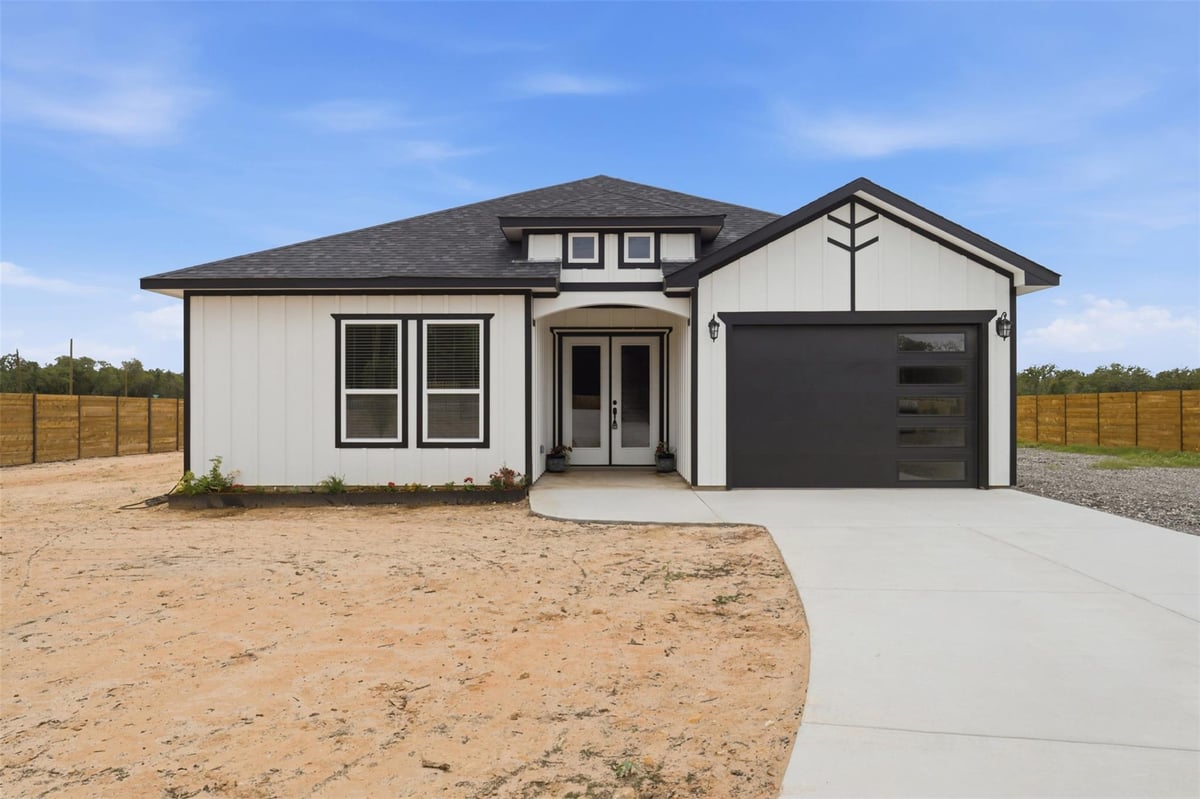 View 123 Los Robles Rd in Las Alturas 123 Los Robles Rd - front exterior - Luxury home in Las Alturas, Elgin, TX