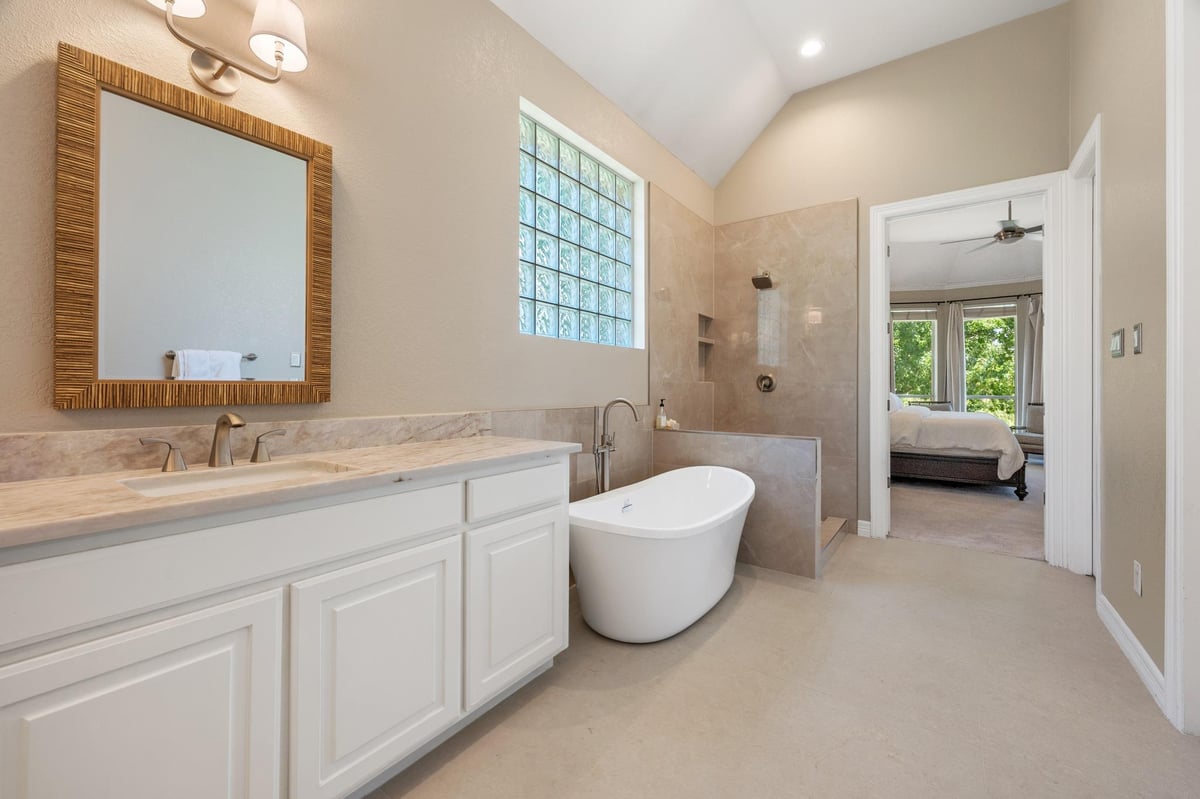 View 12308 Carlsbad DR in Lake Pointe 12308 Carlsbad DR - property photo 1 - Luxury home in Lake Pointe, Austin, TX