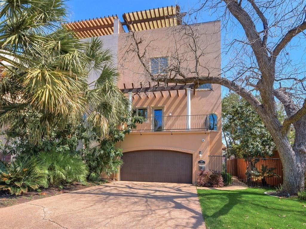 View 1231 Parkway Unit #1 in MLS Area 1B 1231 Parkway Unit #1 - property photo 1 - Luxury home in MLS Area 1B, Austin, TX