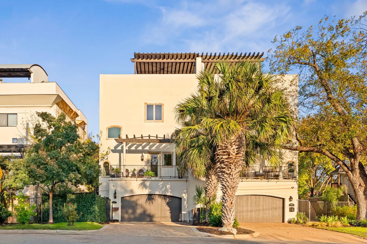 1231 Parkway Unit #2 - front exterior - Luxury home in PARKWAY PLACE CONDOMINIUMS AMENDED THE, Austin, TX