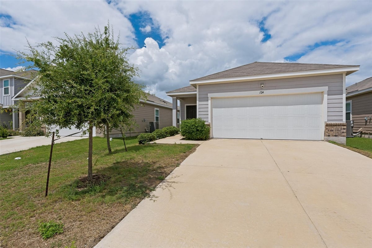 View 124 Bracken LN in Hymeadow 124 Bracken LN - property photo 1 - Luxury home in Hymeadow, Maxwell, TX