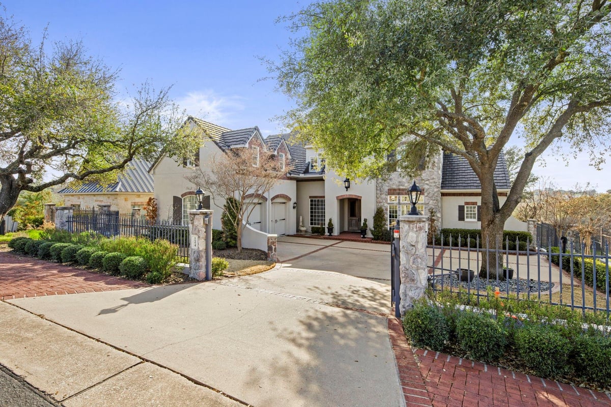 View 124 Florentine in Applehead West 124 Florentine - front exterior - Luxury home in Applehead West, Horseshoe Bay, TX