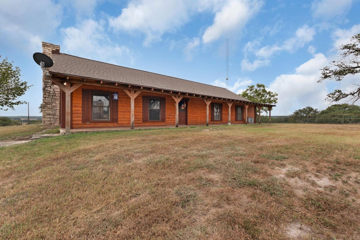 124 Old Mission Rd - front exterior - Luxury home in River Hills Ranches Ph 1, Kempner, TX